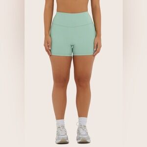 AIRLUXE™ BREATHE SHORTS - Julep Green Bike Shorts